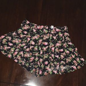 Flowy flowered shorts